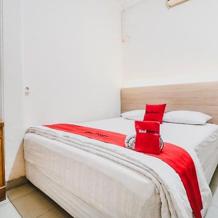 Reddoorz Plus Near Wtc Batanghari Mall Tanjungjohor Exterior photo