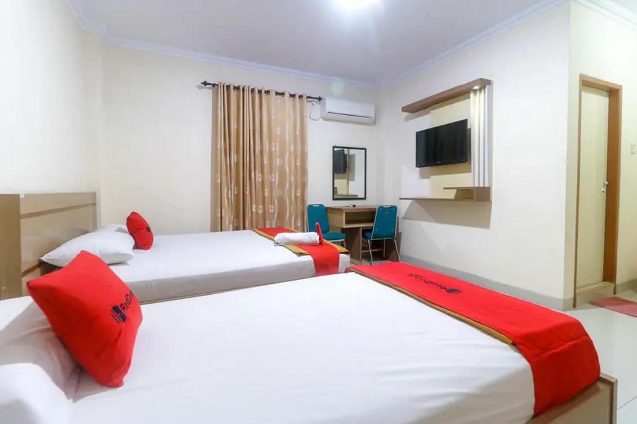 Reddoorz Plus Near Wtc Batanghari Mall Tanjungjohor Exterior photo