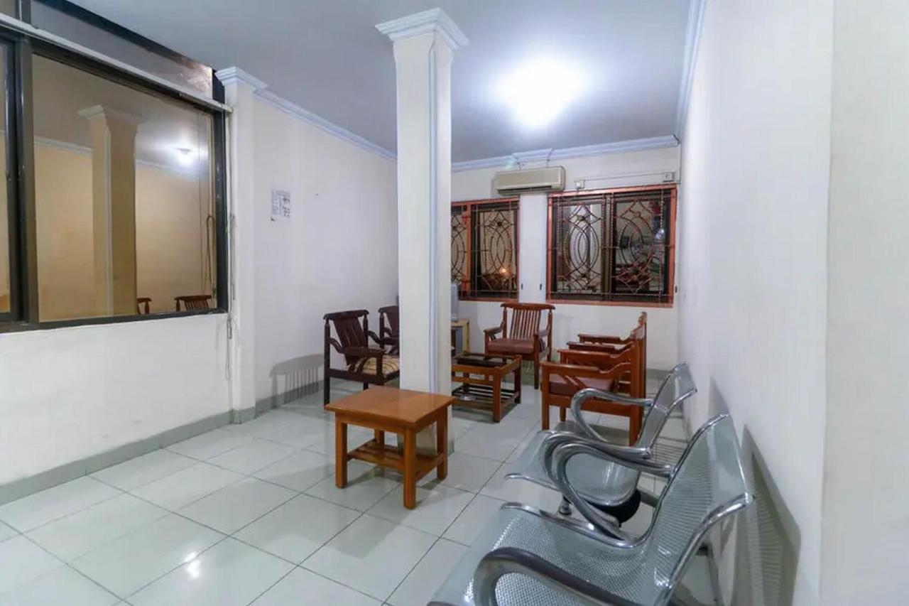 Reddoorz Plus Near Wtc Batanghari Mall Tanjungjohor Exterior photo
