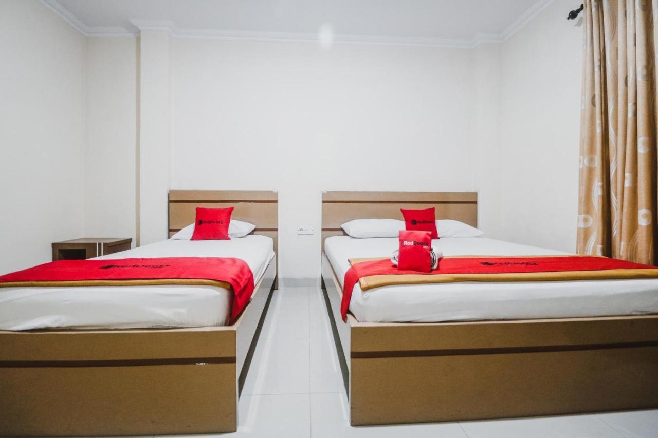 Reddoorz Plus Near Wtc Batanghari Mall Tanjungjohor Exterior photo